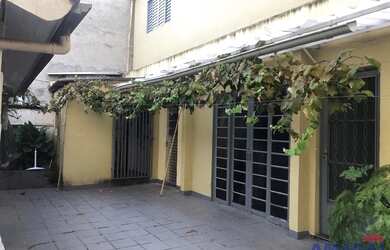 Imagem: A casa possui 3 Dormitórios, 3 Banheiros, 5 Vagas na garagem