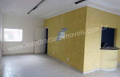 Imagem: A casa possui 3 Dormitórios, 2 Banheiros, 5 Vagas na garagem