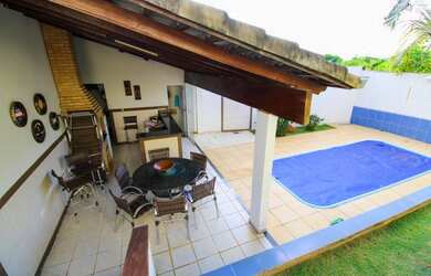 Imagem: A casa possui 3 Dormitórios, 4 Banheiros, 2 Vagas na garagem