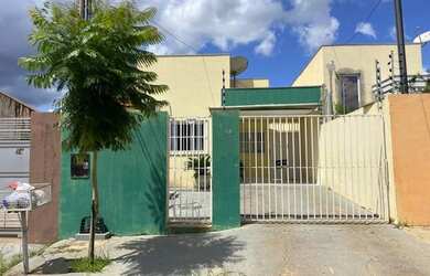 Imagem: A casa possui 3 Dormitórios, 2 Banheiros, 1 Vaga na garagem