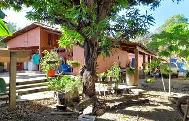 Imagem: A casa possui 3 Dormitórios, 4 Banheiros, 5 Vagas na garagem