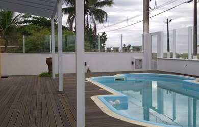 Imagem 3: casa frente para o mar com piscina