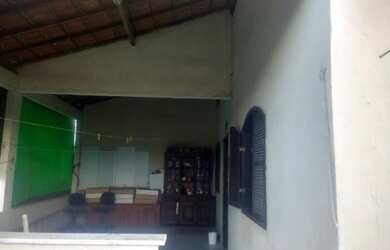 Imagem: A casa possui 3 Dormitórios, 3 Banheiros, 5 Vagas na garagem