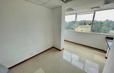 Imagem: O depósito possui 2 Vagas na garagem, 87m² de Área e está