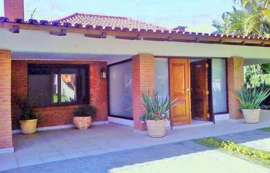 Imagem: A casa em condomínio possui 4 Dormitórios, 5 Banheiros, 4