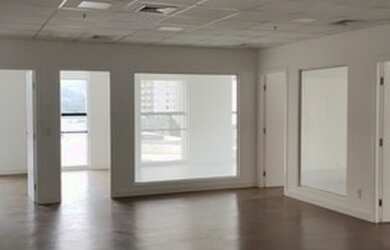 Imagem: O depósito possui 5 Vagas na garagem e 540m² de Área e está