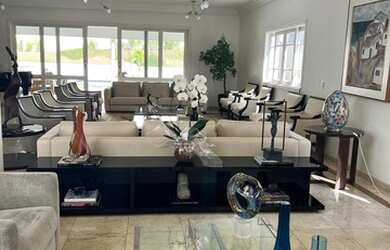 Imagem: A casa em condomínio possui 5 Dormitórios, 3 Banheiros, 4