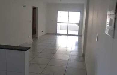 Imagem: O apartamento possui 3 Dormitórios, 1 Banheiro, 2 Vagas na