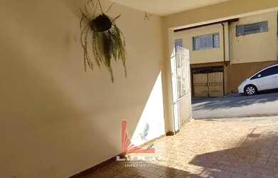 Imagem: A casa possui 3 Dormitórios, 2 Banheiros, 1 Vaga na garagem