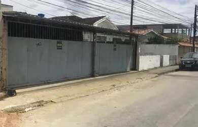 Imagem: A casa possui 3 Dormitórios, 2 Banheiros, 4 Vagas na garagem