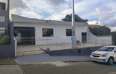 Imagem: A casa possui 5 Dormitórios, 3 Banheiros, 5 Vagas na garagem