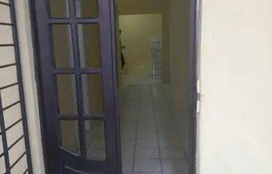 Imagem: A casa possui 2 Dormitórios, 1 Banheiro, Imóvel novo e está