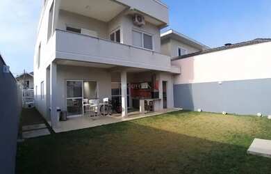 Imagem: A casa possui 4 Dormitórios, 4 Banheiros, 2 Vagas na garagem