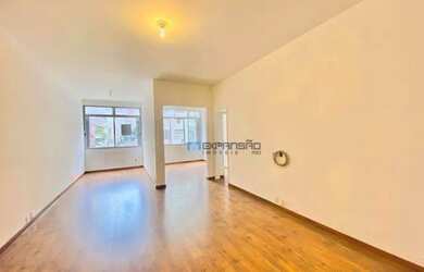 Imagem: O apartamento possui 3 Dormitórios, 1 Banheiro, 1 Vaga na garagem