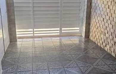 Imagem: A casa possui 2 Dormitórios, 2 Banheiros, 1 Vaga na garagem