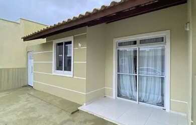 Imagem: A casa em condomínio possui 3 Dormitórios, 2 Banheiros, 2