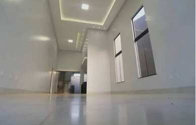 Imagem: A casa possui 2 Dormitórios, 2 Banheiros, 2 Vagas na garagem