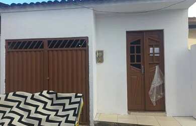 Imagem: A casa possui 2 Dormitórios, 1 Banheiro, 1 Vaga na garagem