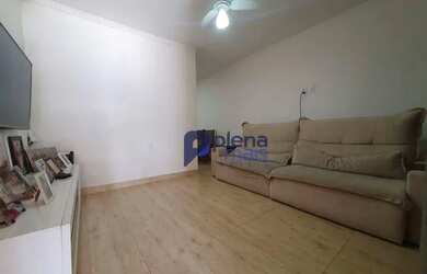 Imagem: A casa possui 2 Dormitórios, 2 Banheiros, 2 Vagas na garagem