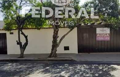 Imagem: A casa possui 3 Dormitórios, 3 Banheiros, 2 Vagas na garagem