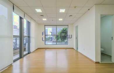 Imagem: O depósito possui 1 Vaga na garagem, 36m² de Área e está