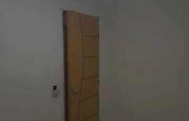 Imagem: A casa possui 3 Dormitórios, 1 Banheiro e 3 Vagas na garagem