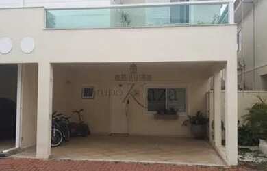 Imagem: A casa em condomínio possui 4 Dormitórios, 4 Banheiros, 2