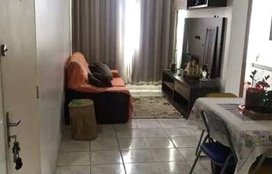 Imagem: O apartamento possui 2 Dormitórios, 1 Banheiro, 1 Vaga na garagem