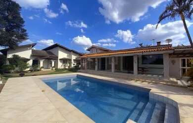 Imagem: A casa em condomínio possui 4 Dormitórios, 5 Banheiros, 4