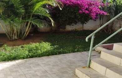 Imagem: A casa possui 2 Dormitórios, 2 Banheiros, 2 Vagas na garagem