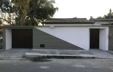 Imagem: A casa possui 3 Dormitórios, 2 Banheiros, 3 Vagas na garagem