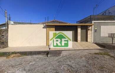 Imagem: A casa possui 3 Dormitórios, 4 Banheiros, 5 Vagas na garagem