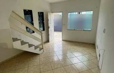 Imagem: A casa possui 2 Dormitórios, 2 Banheiros, 1 Vaga na garagem