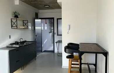 Imagem: O studio possui 1 Dormitório, 1 Banheiro, 28m² de Área, Churrasqueira