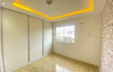 Imagem: A casa possui 3 Dormitórios, 2 Banheiros, 1 Vaga na garagem