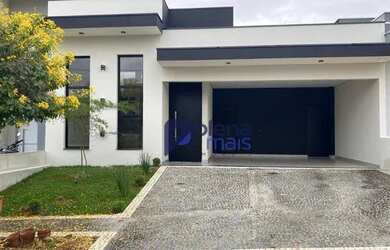 Imagem: A casa em condomínio possui 3 Dormitórios, 2 Banheiros, 4