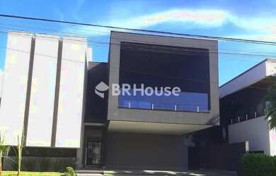 Imagem: A casa possui 3 Dormitórios, 3 Banheiros, 4 Vagas na garagem