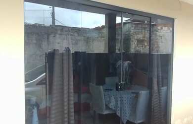 Imagem: A casa possui 2 Dormitórios, 1 Banheiro, 1 Vaga na garagem