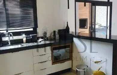 Imagem: A casa em condomínio possui 3 Dormitórios, 4 Banheiros, 4