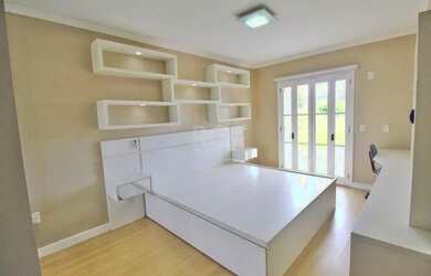 Imagem 8: Casa de Alto Padrão com 3 Suítes, Piscina e Espaço Gourmet em Frente...