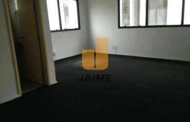 Imagem: O depósito possui 1 Vaga na garagem, 40m² de Área e está