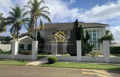 Imagem: A casa à venda possui 4 Dormitórios, 5 Banheiros, 2 Vagas