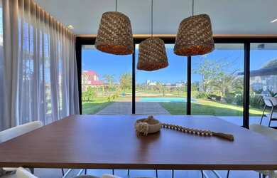 Imagem 8: Sobrado a venda em Condomínio de Luxo em Xangri-lá Finamente decorado...