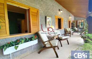 Imagem 6: Encantadora Casa com Localização Privilegiada no Coração de Itaipava, Toda Reformada, com