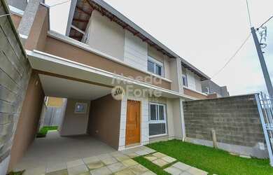 Imagem: A casa possui 4 Dormitórios, 2 Banheiros, 2 Vagas na garagem