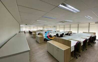 Imagem: O depósito possui 5 Vagas na garagem, 698m² de Área e Imóvel