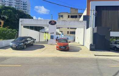 Imagem: O depósito possui 4 Vagas na garagem, 432m² de Área e está