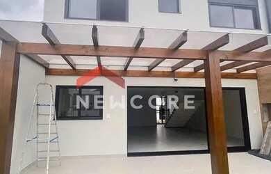 Imagem: A casa em condomínio possui 3 Dormitórios, 2 Banheiros, 2