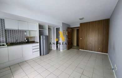 Imagem: O apartamento possui 1 Dormitório, 1 Banheiro, 1 Vaga na garagem