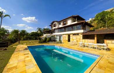 Imagem: A casa possui 5 Dormitórios, 5 Banheiros, 5 Vagas na garagem